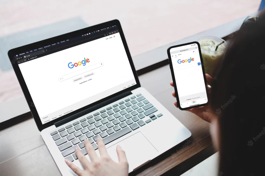 Impulsa tu negocio usando Google Ads 1 Persona haciendo una búsqueda en Google
